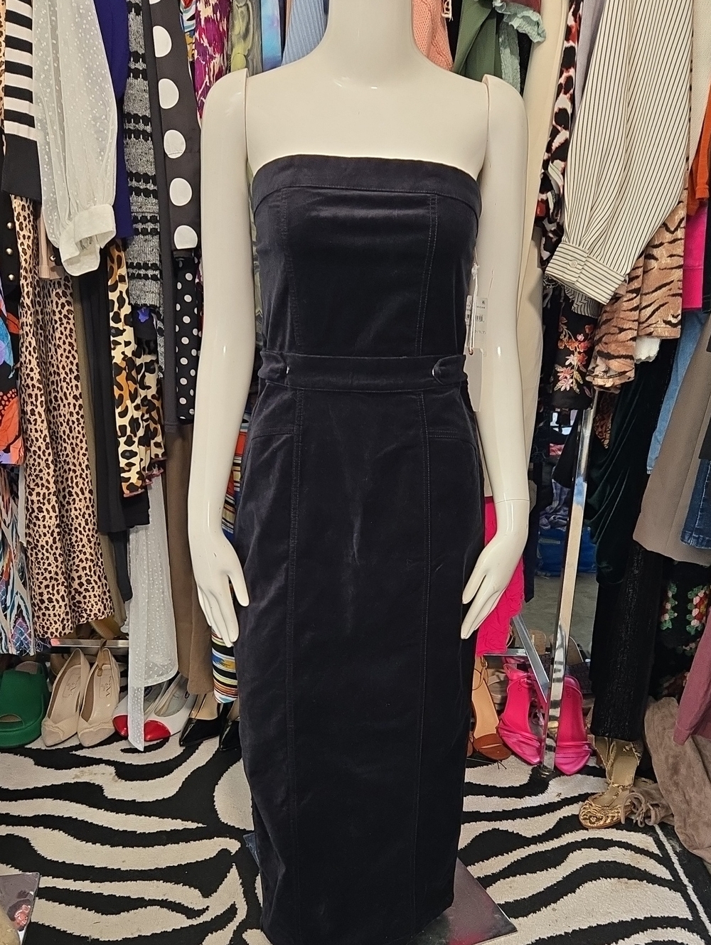 Good American Strapless Velvet Midi Dress — Black